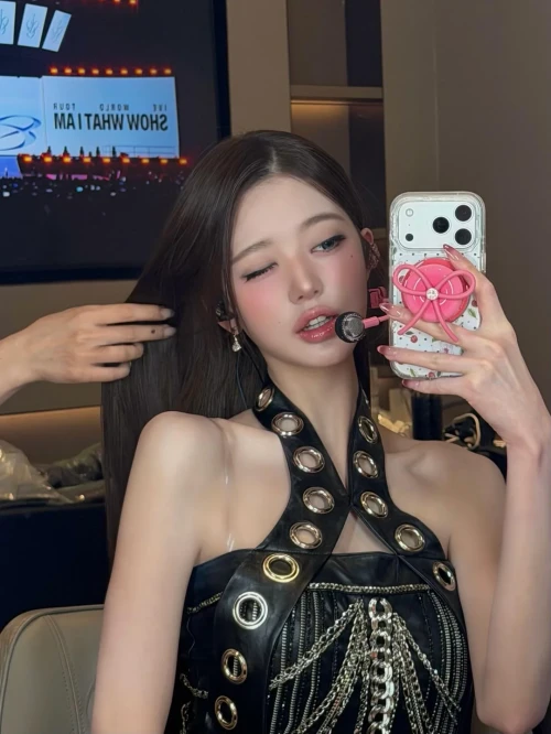 260528-wonyoung-instagram-update-v0-oxl074iv3u3h1.webp