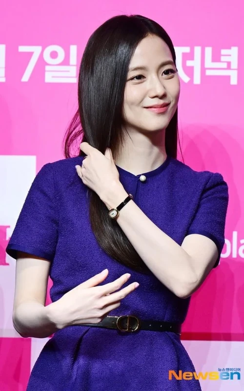 250107-jisoo-v0-075htk8v2n3h1.webp
