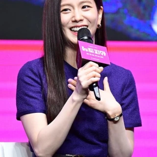 250107-jisoo-v0-1j1dzuav2n3h1
