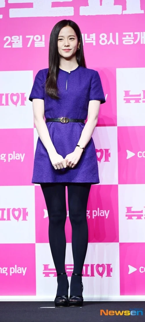 250107-jisoo-v0-21ht3eav2n3h1.webp