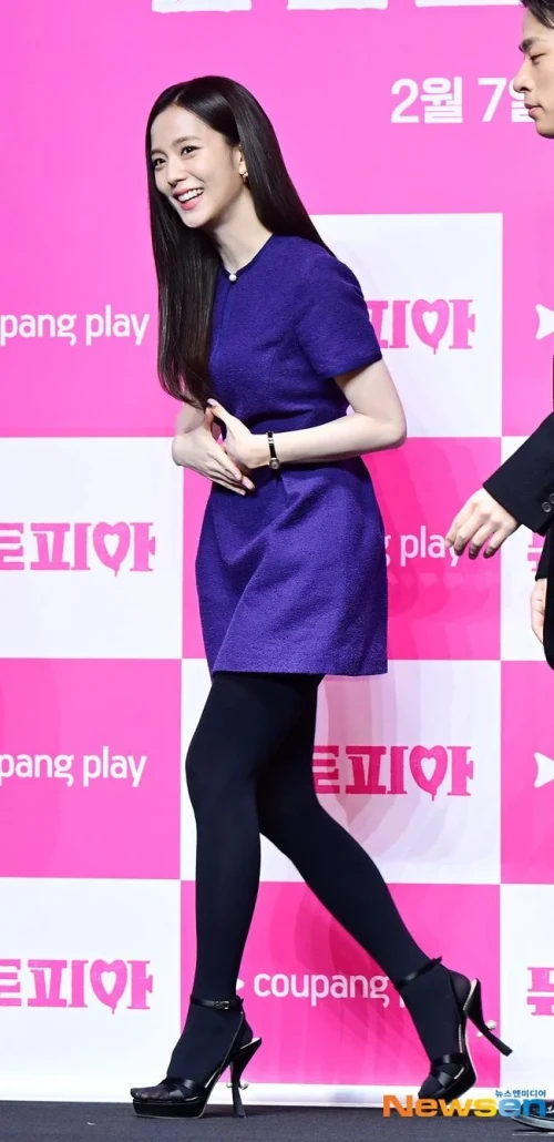 250107-jisoo-v0-57ncngav2n3h1.webp