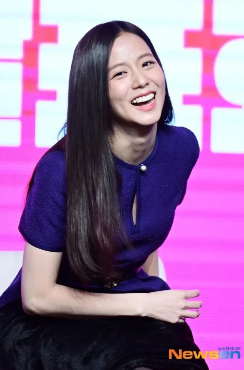 250107-jisoo-v0-97jvpyav2n3h1.webp
