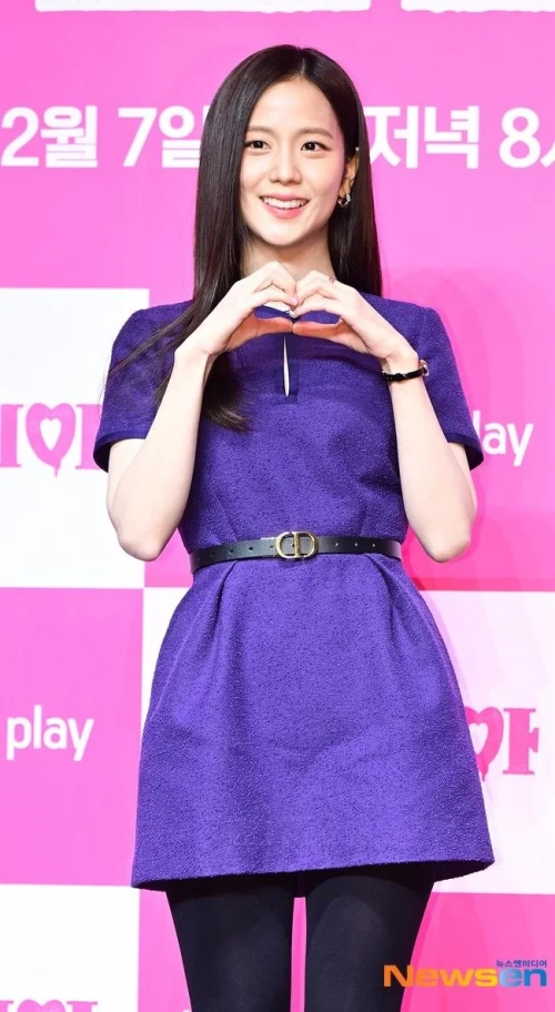 250107-jisoo-v0-ah0kxf8v2n3h1.webp