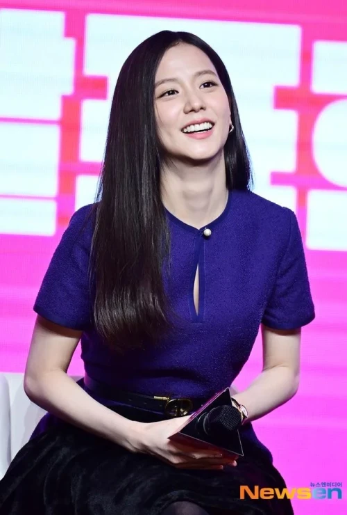 250107-jisoo-v0-eaomjf8v2n3h1.webp