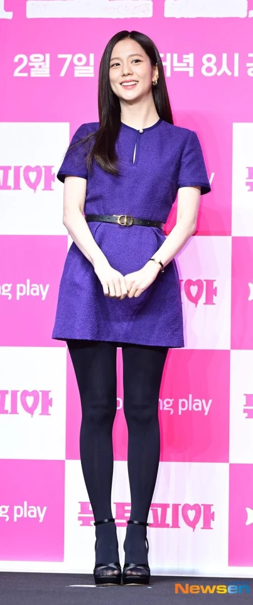 250107-jisoo-v0-h5nk5ifv2n3h1.webp