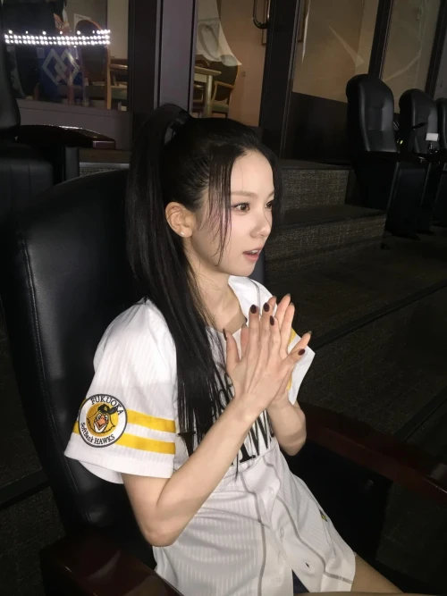 260524-yujin-ig-update-hawks-asian-day-v0-1gni22i0g04h1.webp
