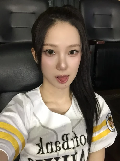 260524-yujin-ig-update-hawks-asian-day-v0-1rfm6si0g04h1.webp