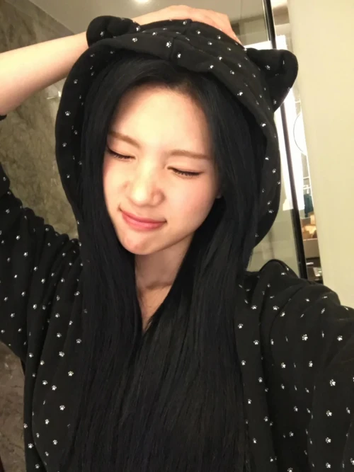 260529-juun-weverse-update-v0-ywi9d9qemz3h1.webp