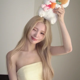 260529-miyeon-instagram-update-v0-l3lulnsxlz3h1