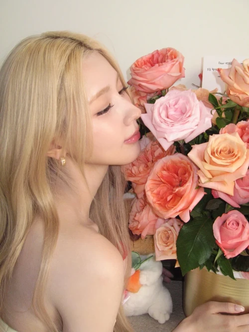 260529-miyeon-instagram-update-v0-sl5ki5fzlz3h1.webp