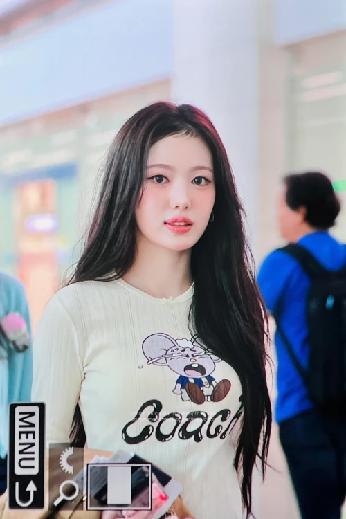 260529-sui-ft-leesol-airport-departure-v0-5s1lhqz5e04h1.webp