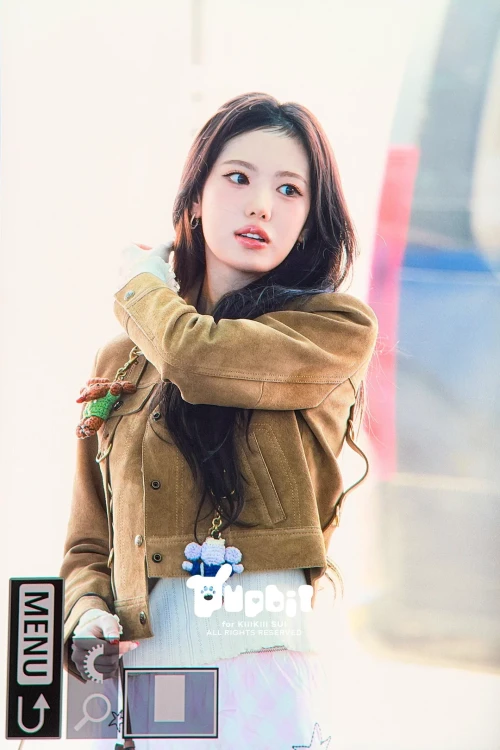 260529-sui-ft-leesol-airport-departure-v0-lyggkrz5e04h1.webp