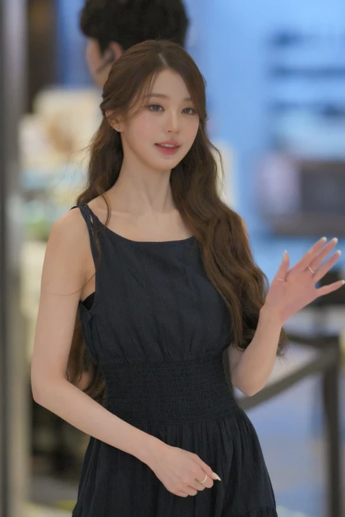 260529-wonyoung-v0-ca5er67ozz3h1.webp