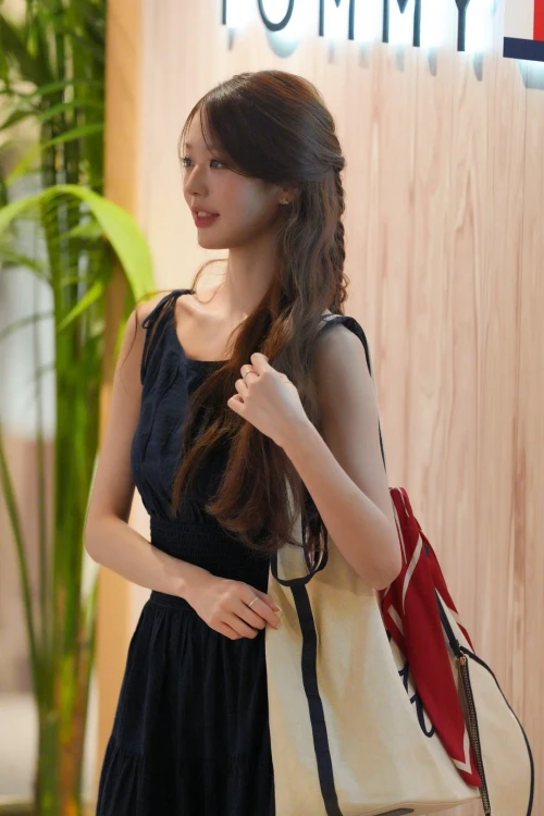 260529-wonyoung-v0-j16uko7ozz3h1.webp