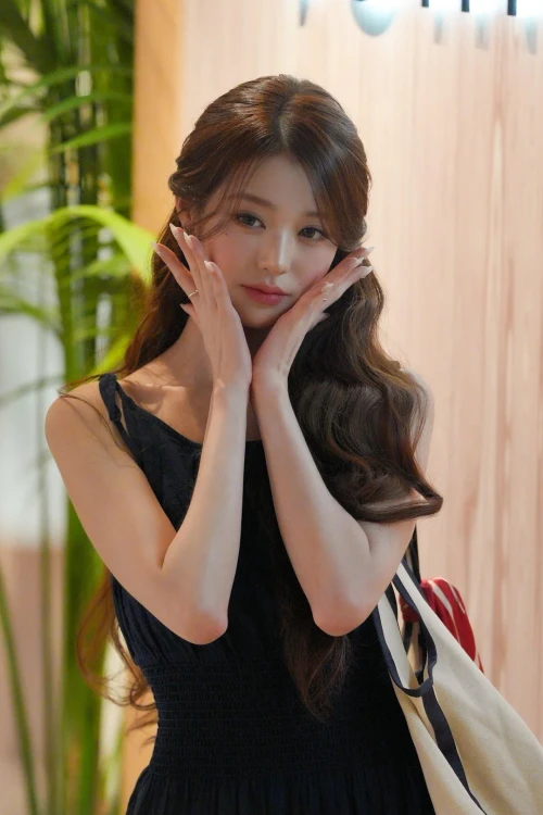 260529-wonyoung-v0-r0inf67ozz3h1.webp