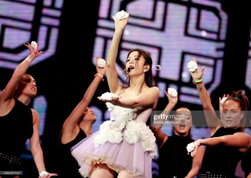 230422-jisoo-v0-c75gxe5pfn4h1.webp